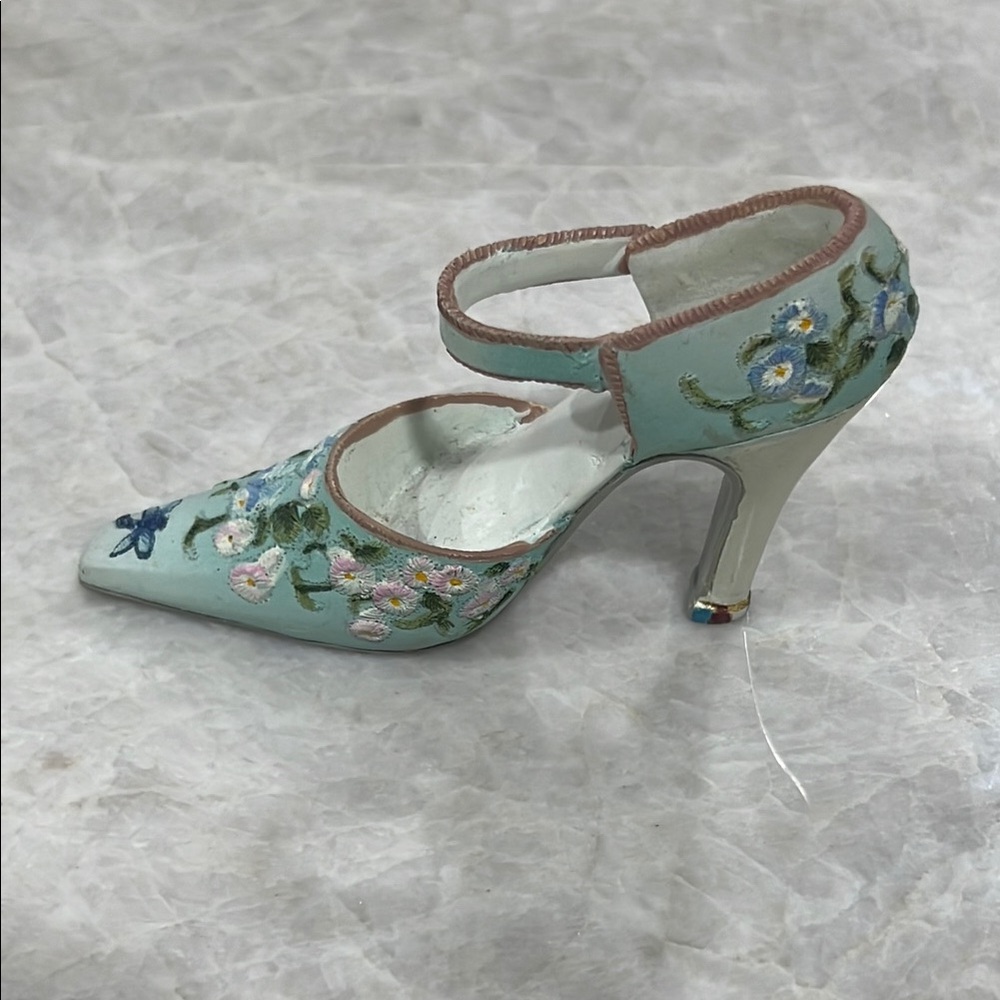 Nostalgia Collectible Popular Imports decorative minature shoe